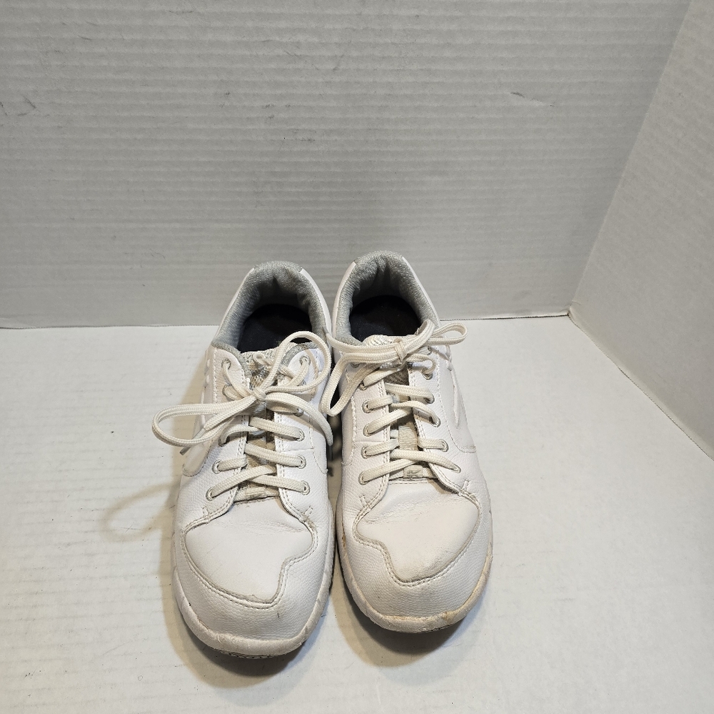 Women athletic shoes